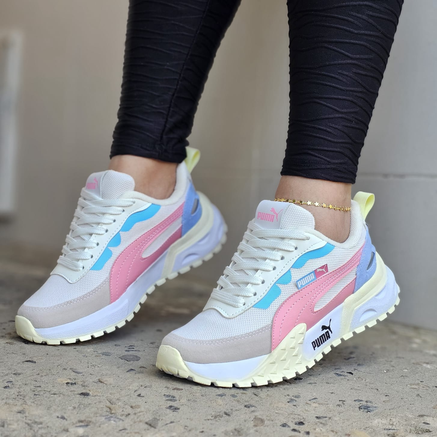 Zapato Puma Dama + ¡3 Pares de Medias Gratis!